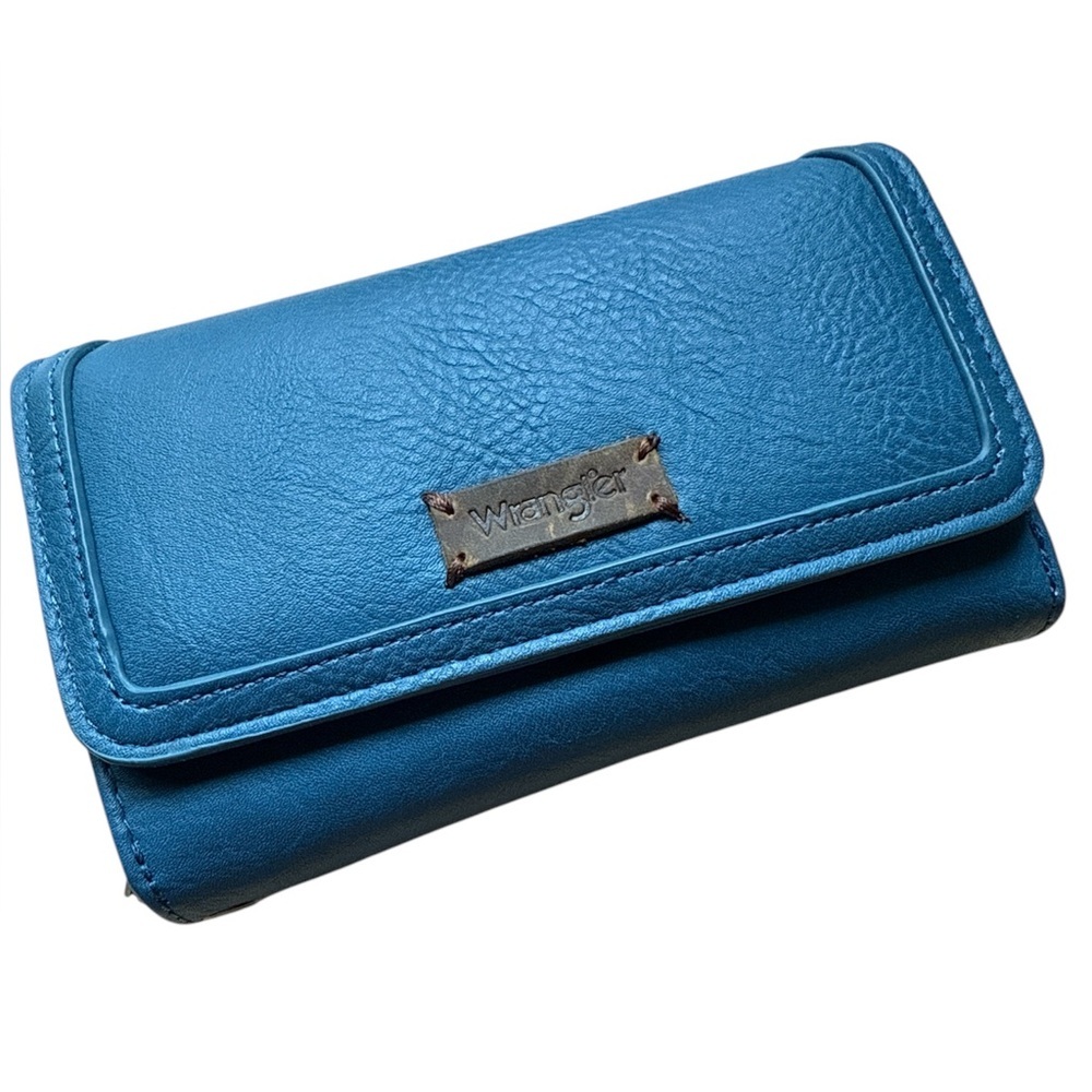 Wrangler Trifold Wallet/ Wristlet Light Blue